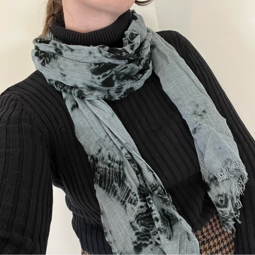 The‎ Limited Y2K Blue-Gray & Black Tie-Dye Rayon Boho Scarf 🖤✌🏼